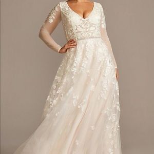 Wedding dress (brand new, never worn)